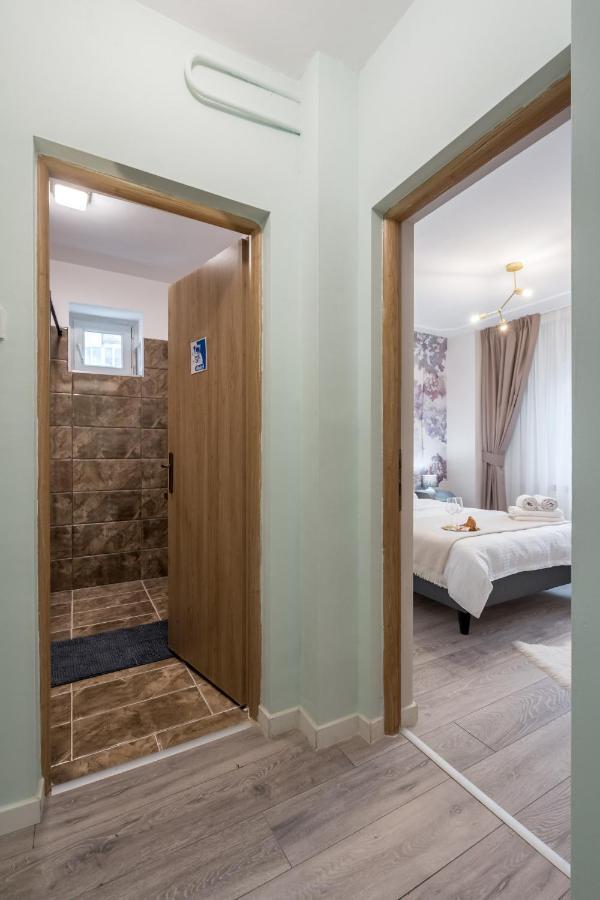 Felicity Apartment By The Park Bucarest Esterno foto
