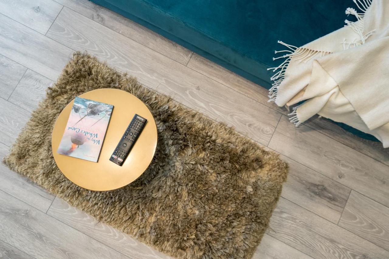 Felicity Apartment By The Park Bucarest Esterno foto