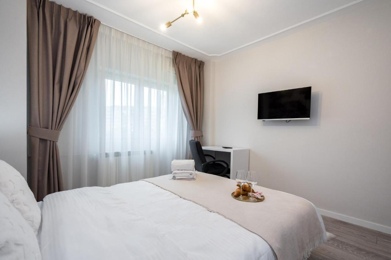 Felicity Apartment By The Park Bucarest Esterno foto